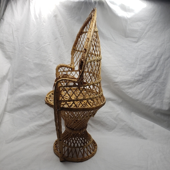 Two Vintage Wicker Rattan Peacock Chairs Tabletop Size 16" and 9" - Picture 7 of 9